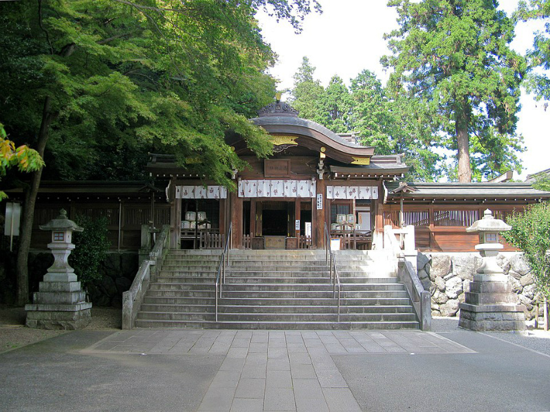 高麗神社に天皇陛下が参拝されるのはなぜ？歴史的理由と出世のご利益を解説