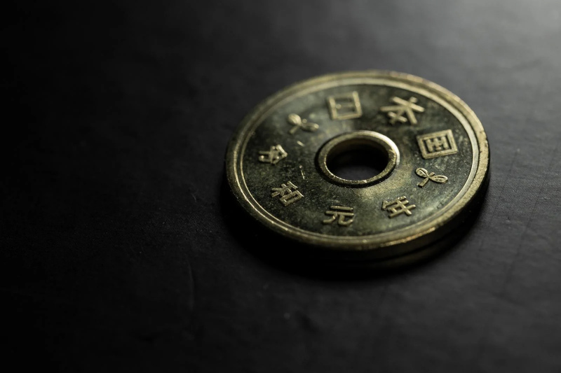 5円玉のご縁と神社独自の作法の違いとは